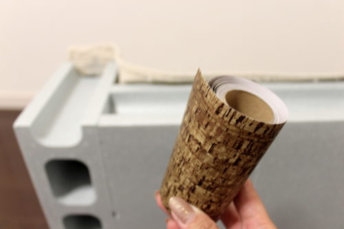 100均の商品で作れちゃう！小型犬におすすめ「あご乗せ付きソファ」をDIY